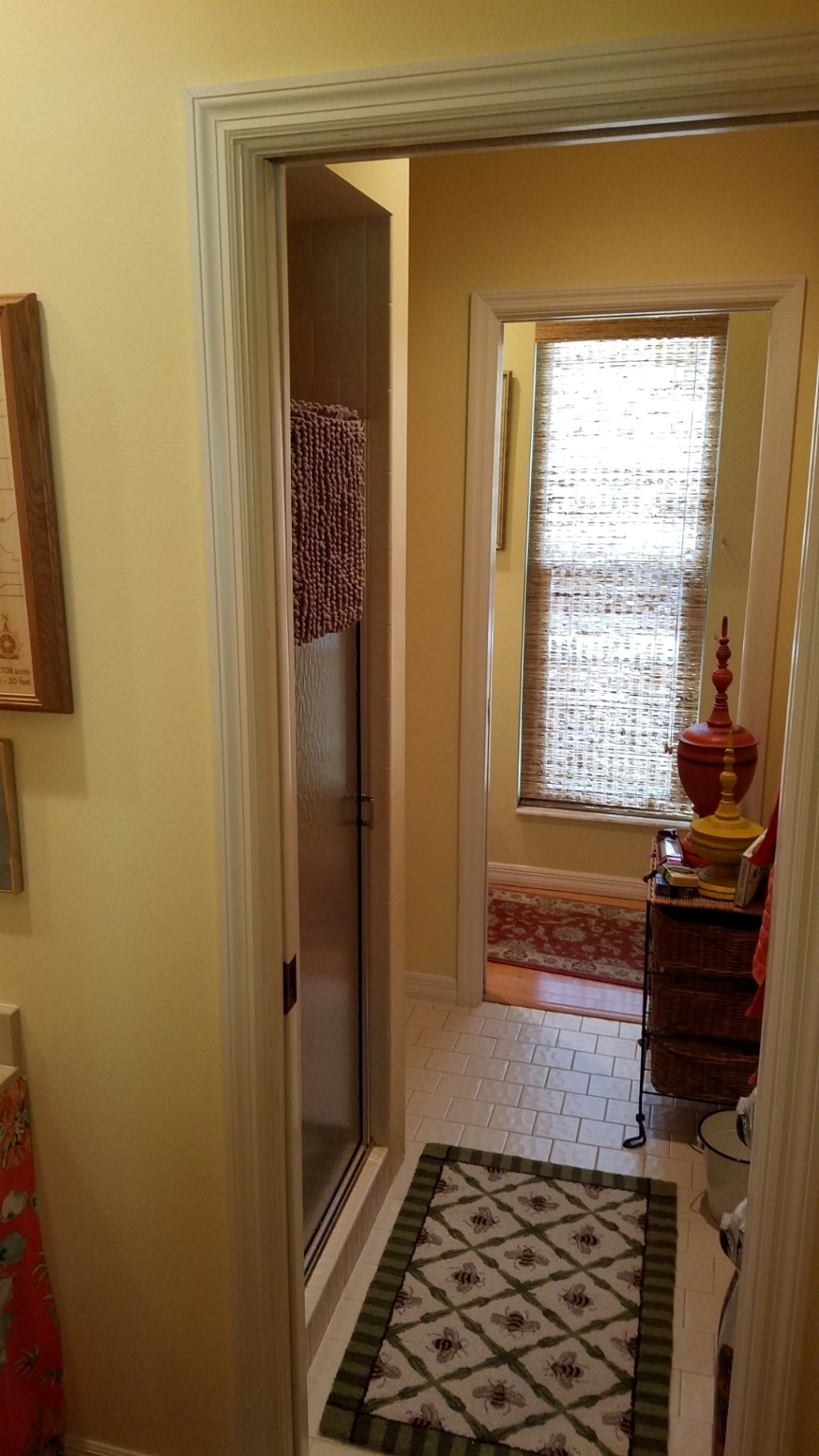 Guest bathroom before renovation