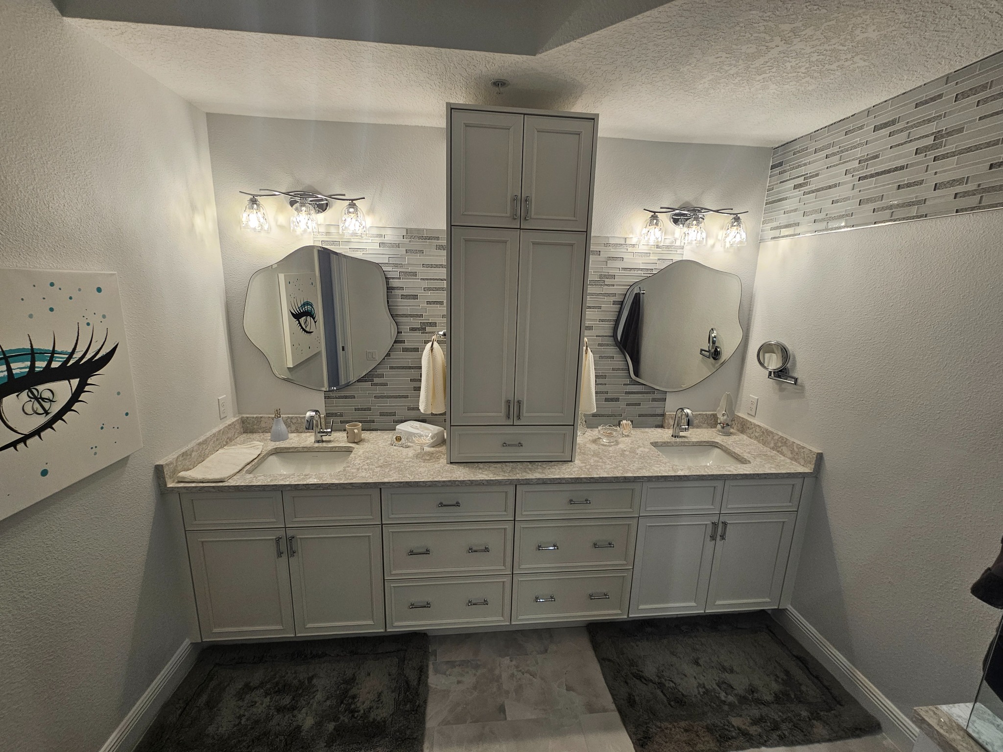 Completed guest shower with vertical mosaic feature tile